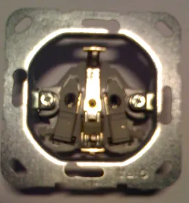 GIRA 017700, Steckdoseneinsatz OHNE ABDECKUNG, mit Steckklemmen, 1-fach