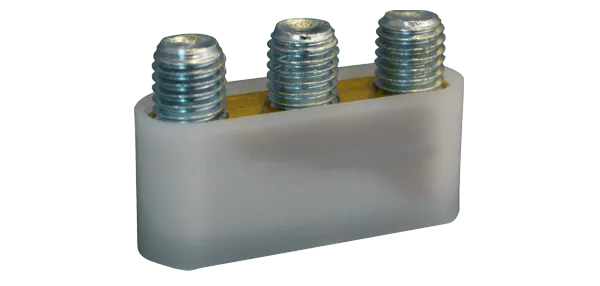 Mahe 3-fach Pinseladapter isoliert